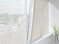 ¿Cómo podemos evitar el ruido de viento en las ventanas?