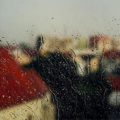 ¿Por qué se forman gotas en mis ventanas?